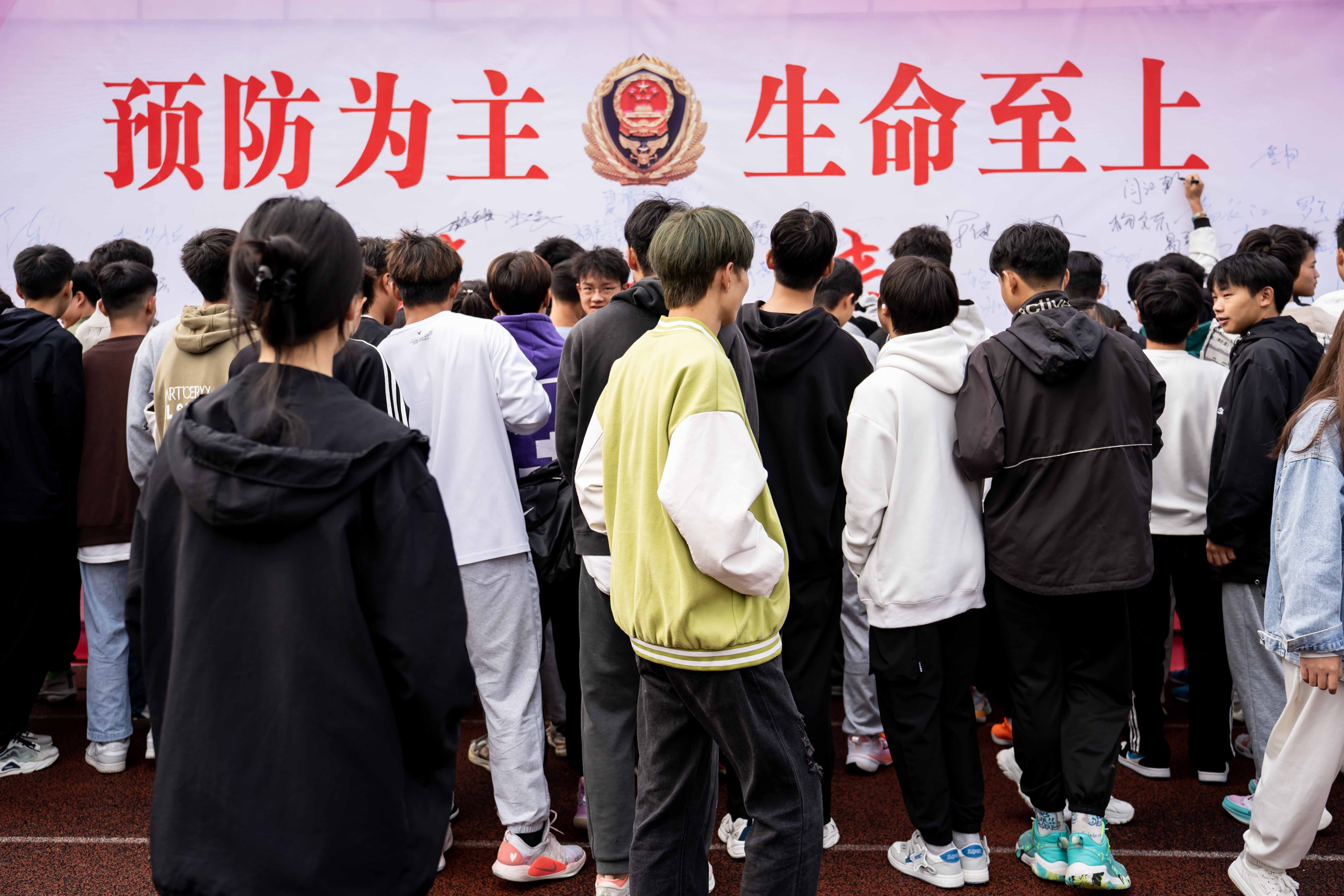 2023年德江县消防宣传月活动启动仪式暨第二届大学生消防技能运动会在贵州工程职业学院举行(图9)